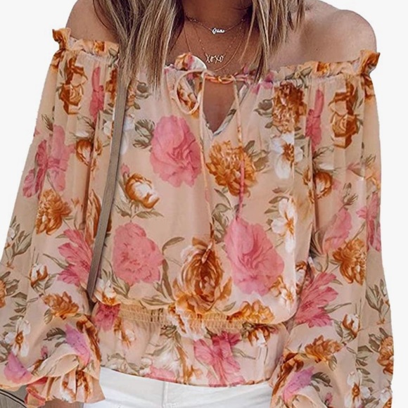 Super cute woman tops off shoulder ruffled blouse - Picture 5 of 8